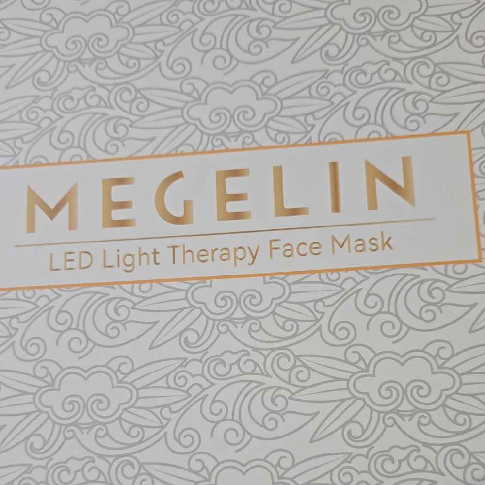 LED Light Therapy Face Mask - White